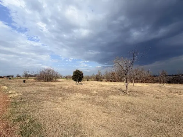 Vineyard Meadow RD, Norman, OK 73072
