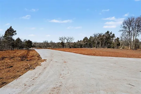 2001 Guadalupe LN, Guthrie, OK 73044
