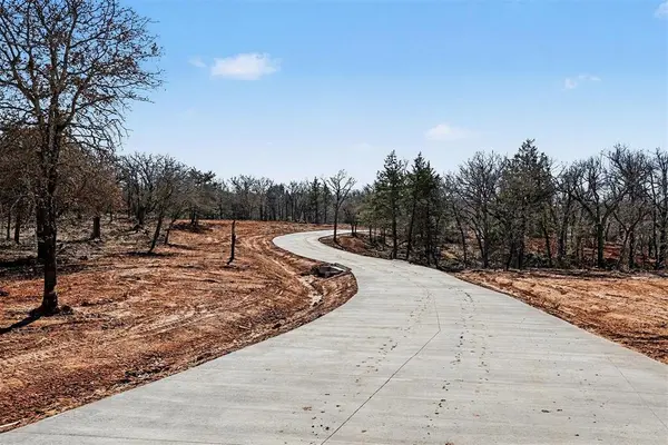 2084 Liberty Lake TRL, Guthrie, OK 73044