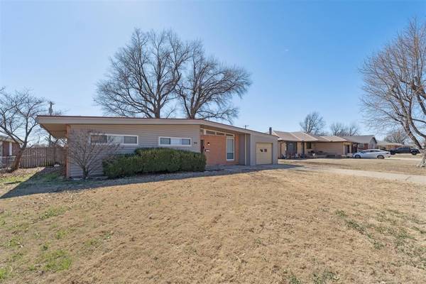 307 Fairview AVE, Blackwell, OK 74631