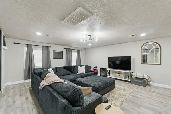 1449 N Norman AVE, Moore, OK 73160