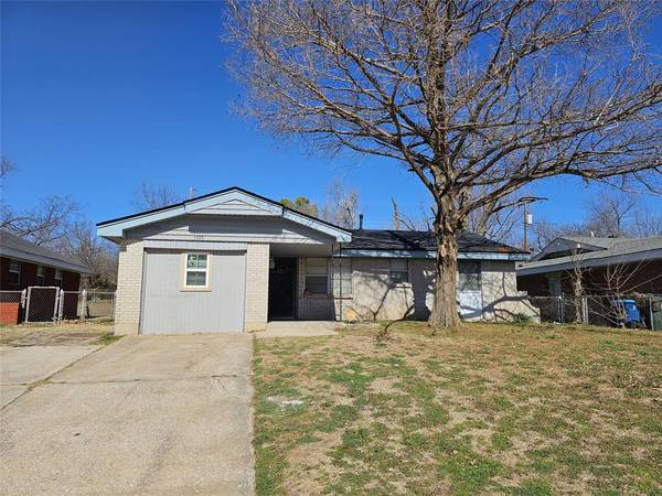 1305 Juniper CIR, Midwest City, OK 73110