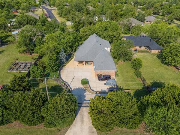 4104 Prairie Falcon PT, Edmond, OK 73034