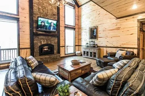 3 Flameleaf LN, Hochatown, OK 74728