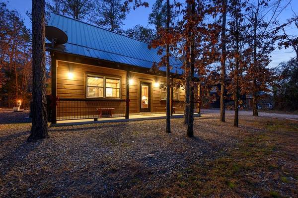 138 Guppy LN, Broken Bow, OK 74728