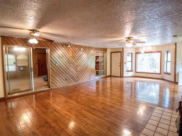 2371 Seminole DR, Sulphur, OK 73086