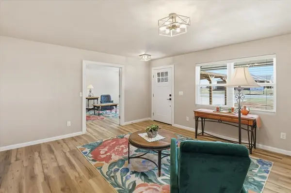 705 E Benton AVE, Sayre, OK 73662