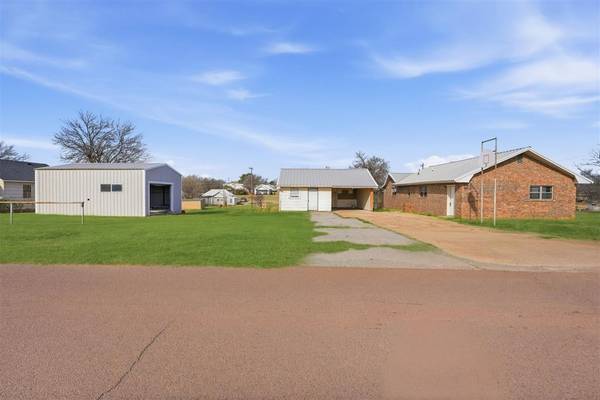 1013 N 3rd ST, Sayre, OK 73662