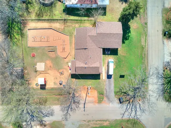 602 Dogwood AVE, Wellston, OK 74881