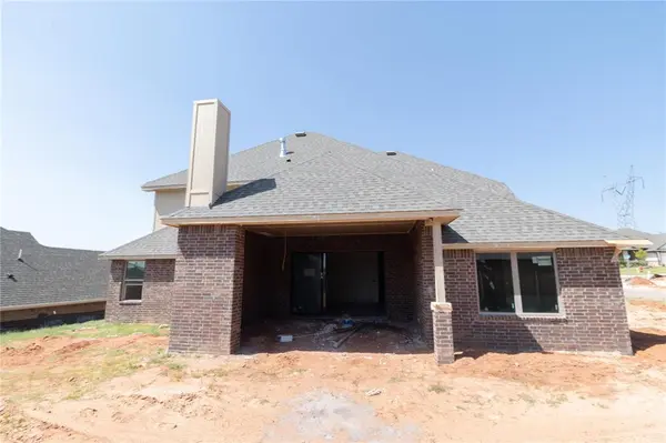 8132 Mountain Oak DR, Edmond, OK 73034