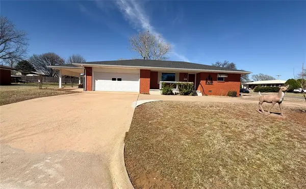 101 Mimosa ST, Cordell, OK 73632