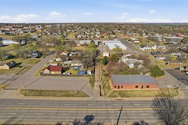 416 N 4th ST, Clinton, OK 73601