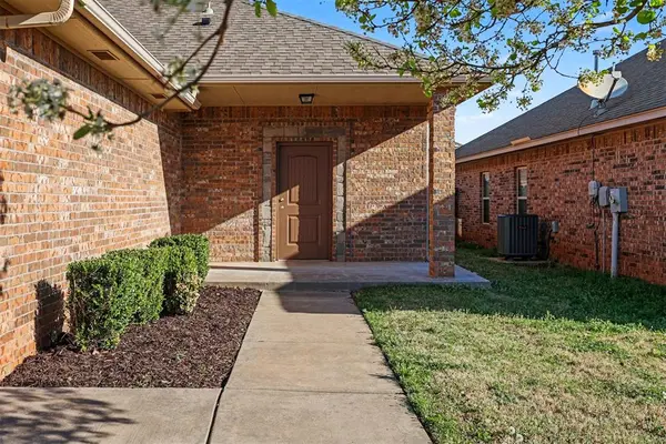 8021 NW 159th ST, Edmond, OK 73013