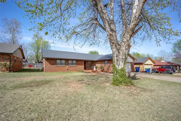 1119 W Johnathan WAY, Mustang, OK 73064