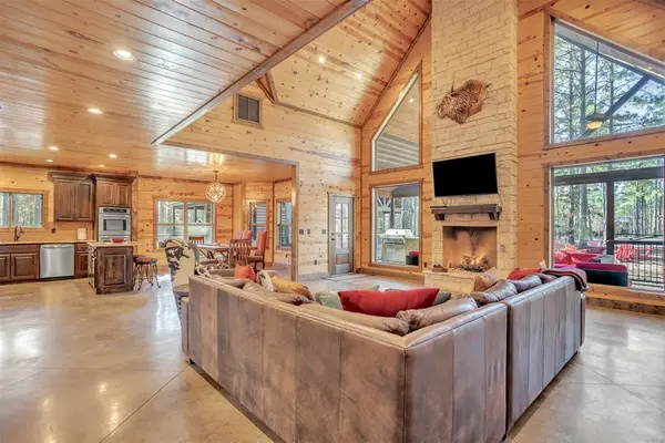 658 Sugar Pine LOOP, Broken Bow, OK 74728