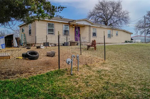 95 3rd ST, Healdton, OK 73438