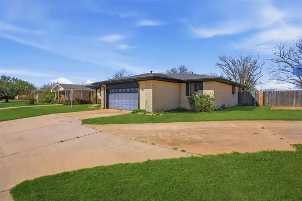 1414 N Glenn English ST, Cordell, OK 73632