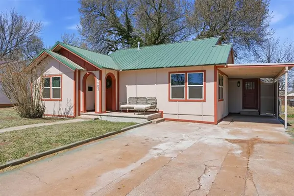 1107 W 2nd ST, Elk City, OK 73644