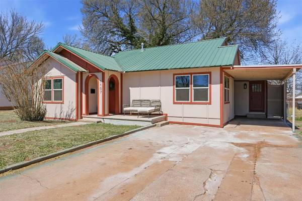 1107 W 2nd ST, Elk City, OK 73644