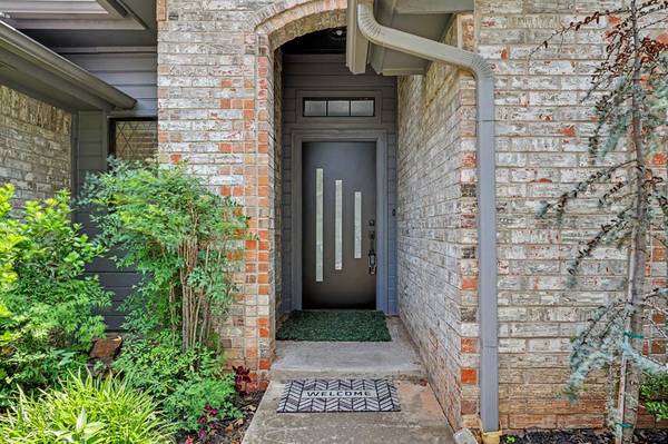 1400 Sandhurst CIR, Edmond, OK 73034