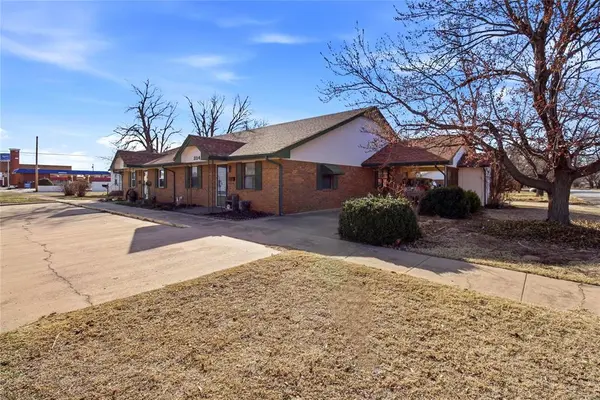 324 W 4th ST, Hobart, OK 73651