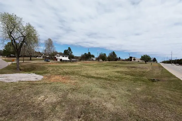 707 E Rock Creek Road RD, Norman, OK 73069