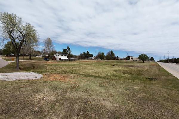 707 E Rock Creek Road RD, Norman, OK 73071