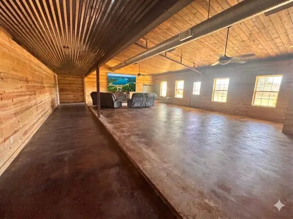 1163 N 4280 RD, Hugo, OK 74743