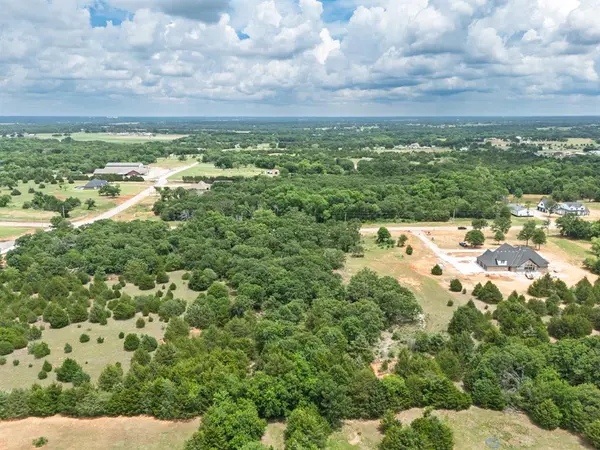 107 Pine Valley LN, Shawnee, OK 74801