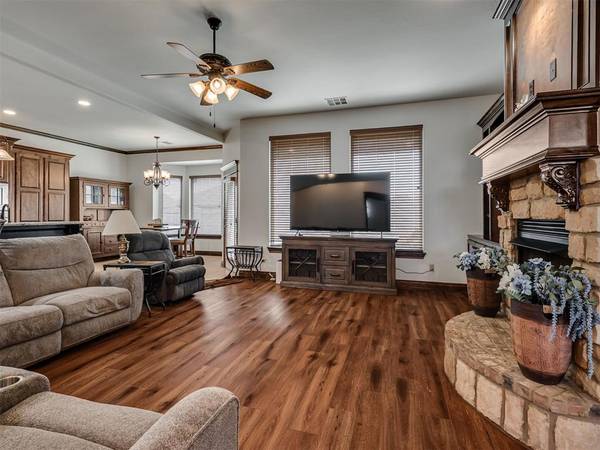 13317 NW 4th ST, Yukon, OK 73099