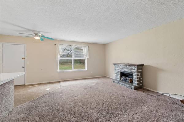 1624 NE 4th ST, Moore, OK 73160