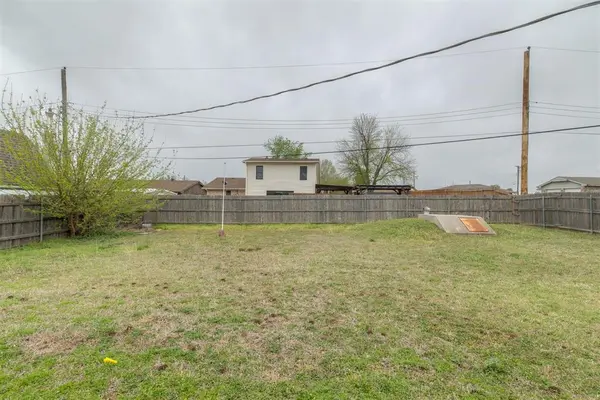 200 E Beech AVE, Yukon, OK 73099