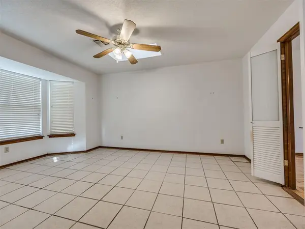 3201 Center ST, The Village, OK 73120