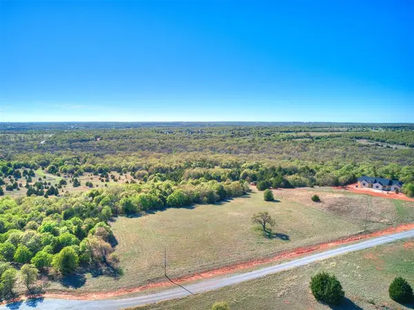 9504 Royal Oak DR, Arcadia, OK 73007