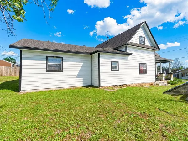 128 W Tahlequah AVE, Sulphur, OK 73086