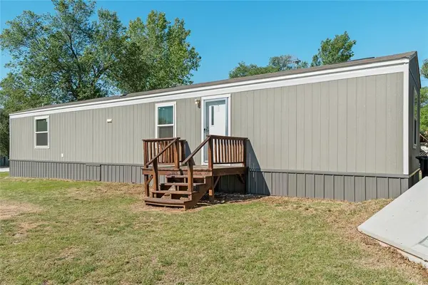 716 W 2nd ST, Watonga, OK 73772