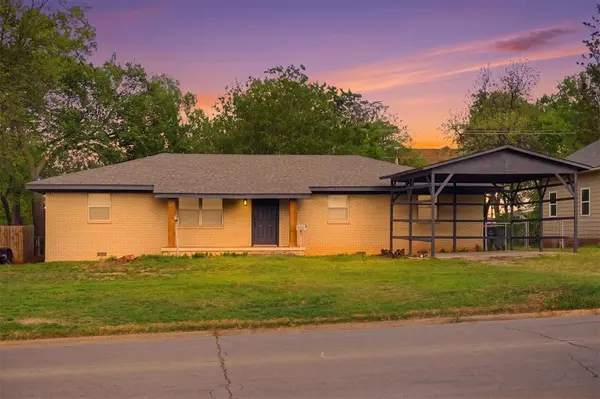 915 S 6th ST, Chickasha, OK 73018