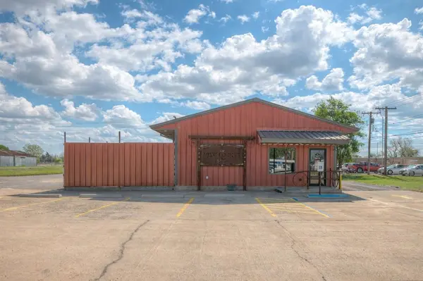 106 NW 4th ST, Lindsay, OK 73052