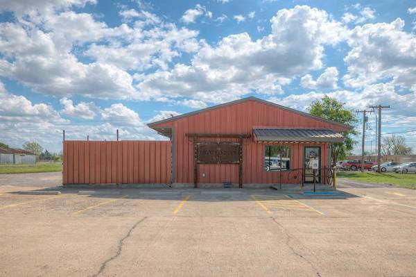 106 NW 4th ST, Lindsay, OK 73052