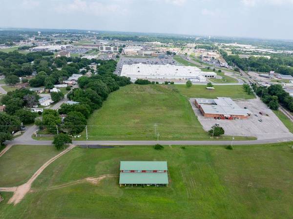 3800 W Main ST, Durant, OK 74701