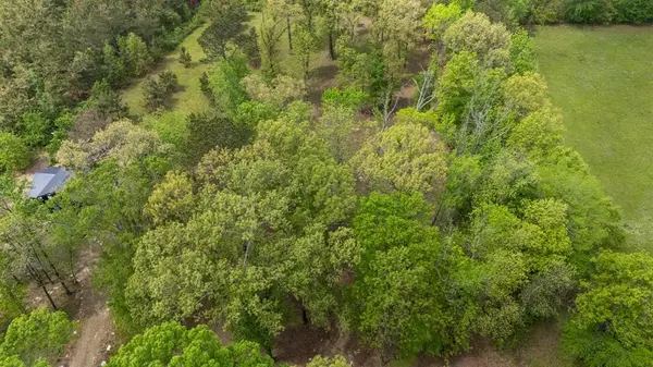 341 White Fox LN, Broken Bow, OK 74728