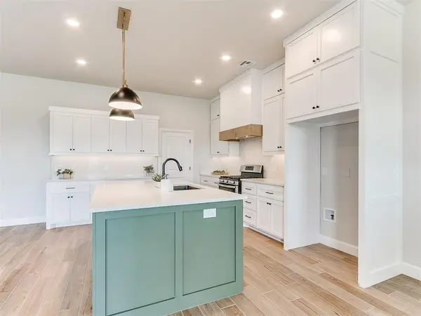 713 Summit Hollow DR, Norman, OK 73071