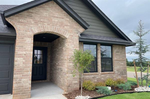 4800 Desert Willow LN, Edmond, OK 73034