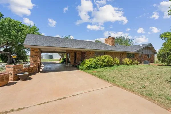 21749 E 1150 RD, Foss, OK 73647