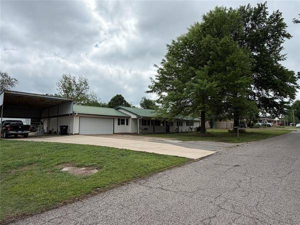 324 S Main ST, Mcloud, OK 74851