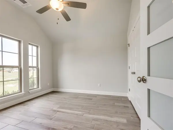 7608 Three Woods LN, Yukon, OK 73099