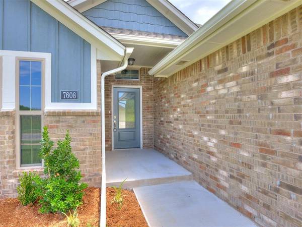 7608 Three Woods LN, Yukon, OK 73099