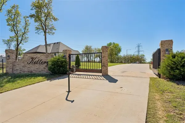 16114 Vernon CIR, Newalla, OK 74857