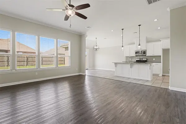 11205 SW 41st TER, Mustang, OK 73064