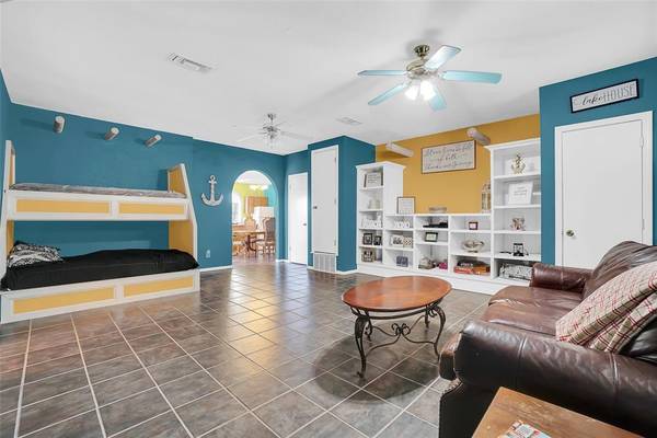 51 Hicks Mountain RD RD, Lone Wolf, OK 73655